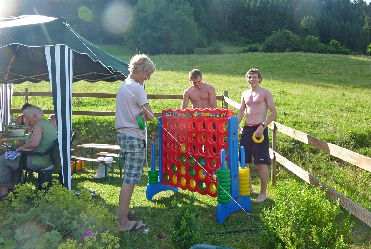 Gartenspiel Viererreihe